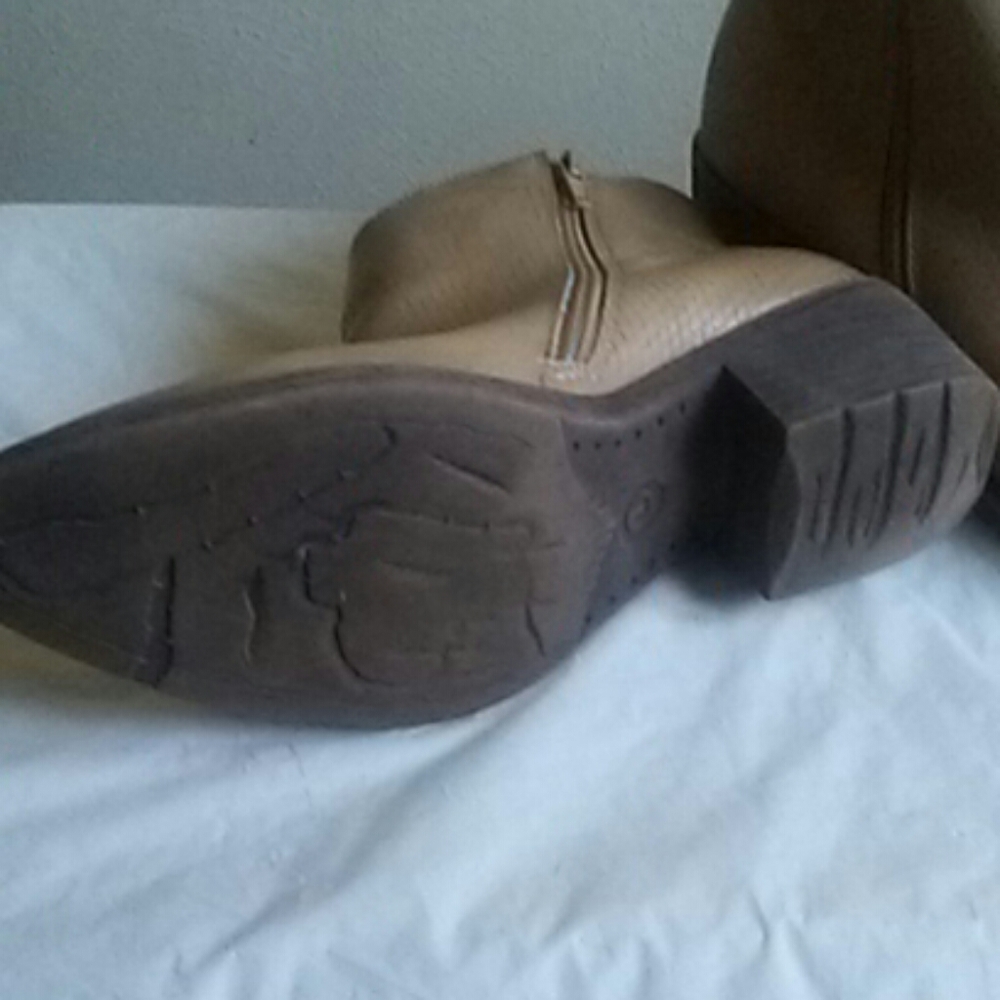 Volatile Bootie - Picture 4 of 6